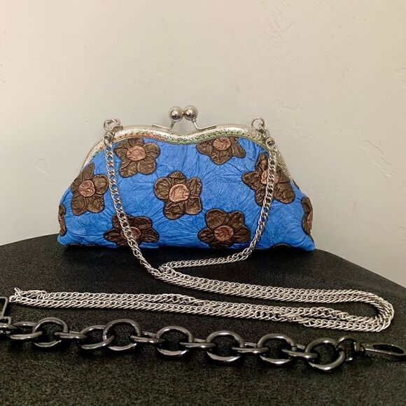 Vintage Embossed Floral Leather Clutch/Wristlet/Crossbody & 2 Chain Styles - Picture 2 of 14